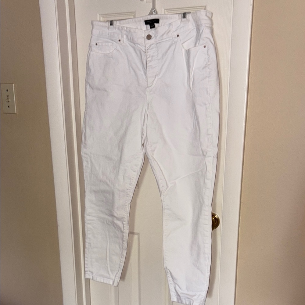 Ann Taylor White Curvy Fit Straight Leg Jeans
